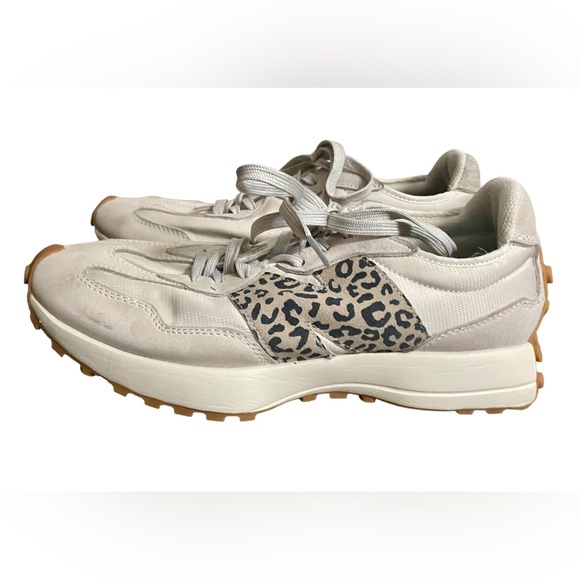 New Balance Other - New Balance Unisex Shoes Sneakers Men’s US 8.5 Women’s 10 327 Moonbeam Leopard